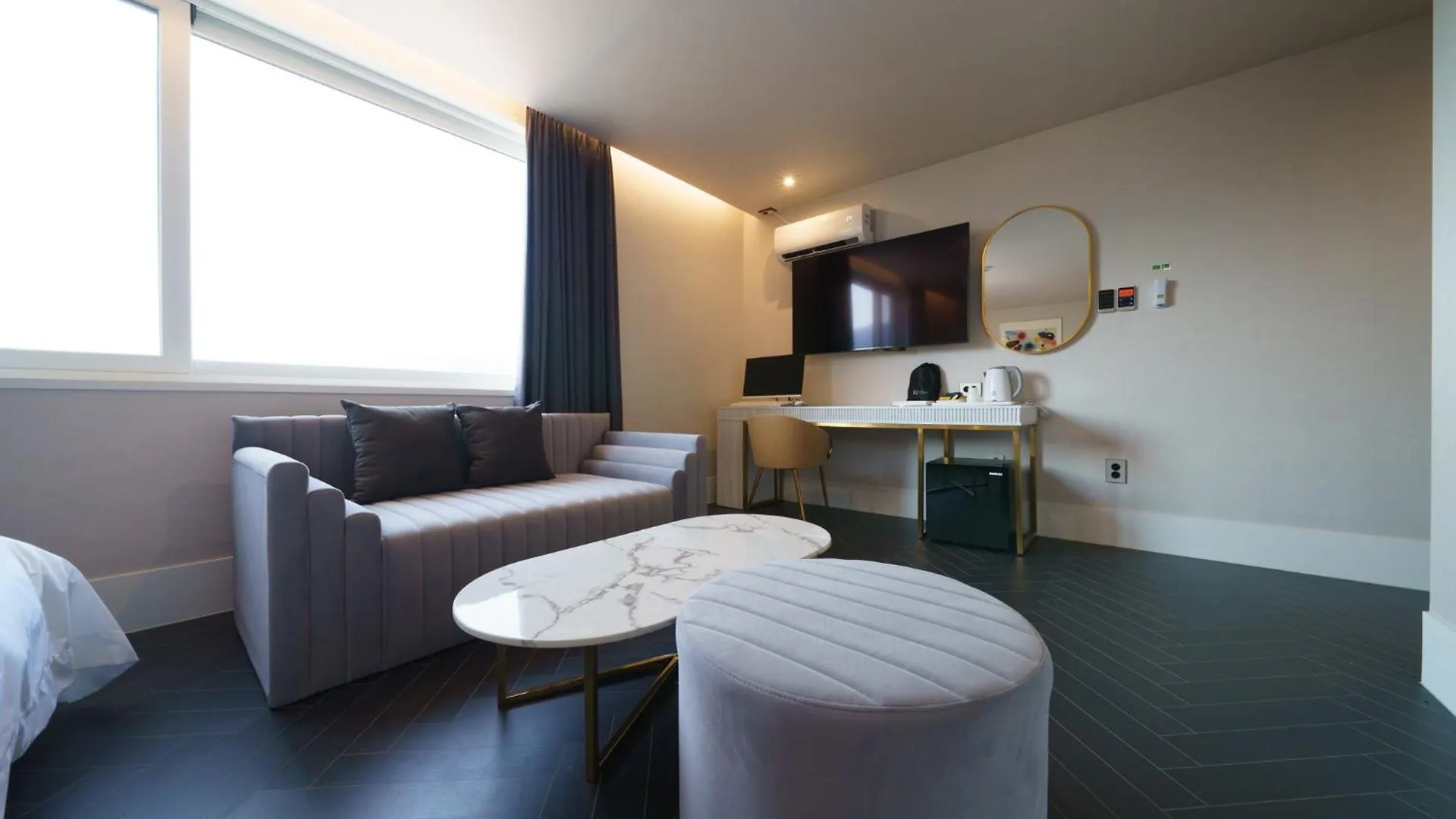 Hotel Busan H Avenue Jeonggwan Branch